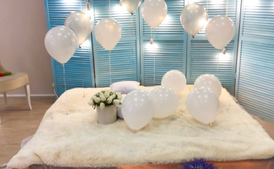 white balloons decoration